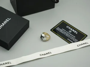 (image for) Chanel CC Log Pearls Resin Rings