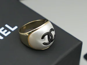 (image for) Chanel CC Log Pearls Resin Rings