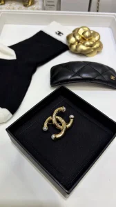 (image for) Chanel CC Logo Gold Metal Brooch