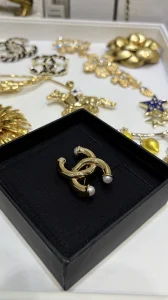 (image for) Chanel CC Logo Gold Metal Brooch