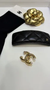 (image for) Chanel CC Logo Gold Metal Brooch