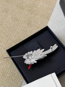 (image for) Chanel CC Crystals Bird Brooch
