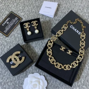 Luxury Womens Jewelry Chanel Multi Crystals CC Logo Link Necklaces A152PP220 AA145493
