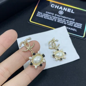 Luxury Womens Jewelry Chanel Gold CC Logo Pendant Earrings A152PP110 AA148128