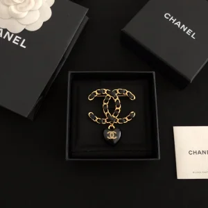 Luxury Womens Jewelry Chanel Large CC Logo Brooch with Heart Pendant A39PP145 AA148349