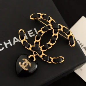 Luxury Womens Jewelry Chanel Large CC Logo Brooch with Heart Pendant A39PP145 AA148349