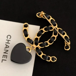 Luxury Womens Jewelry Chanel Large CC Logo Brooch with Heart Pendant A39PP145 AA148349
