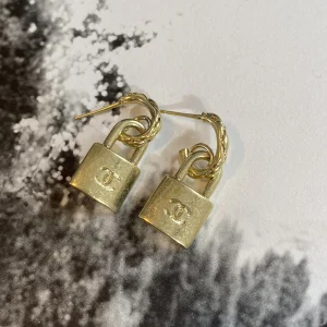 Luxury Womens Jewelry Chanel Gold Lock Drop Earrings A152PP120 AA148868
