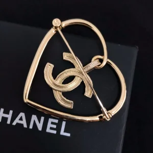 Luxury Womens Jewelry Chanel Gold CC Logo and Hearts Brooch A39PP150 AA150201