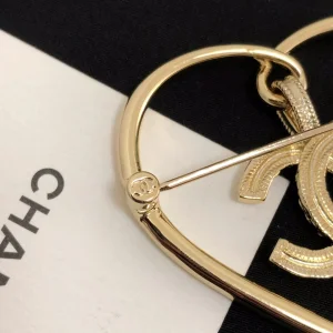 Luxury Womens Jewelry Chanel Gold CC Logo and Hearts Brooch A39PP150 AA150201