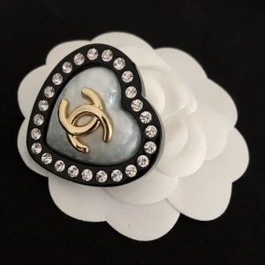 Luxury Womens Jewelry Chanel Double C Heart Brooch A39PP140 AA151432