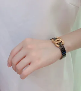 Luxury Womens Jewelry Chanel Gold CC Logo Bracelet A152PP120 AA153364