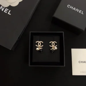 Luxury Womens Jewelry Chanel Vintage Crystals CC Logo Pearls Earring A39PP120 AA153655