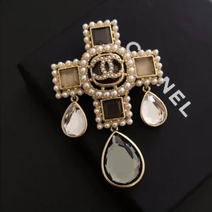 Luxury Womens Jewelry Chanel Brooch Chanel Pearls CC Drop Brooch A39PP155 AA159877