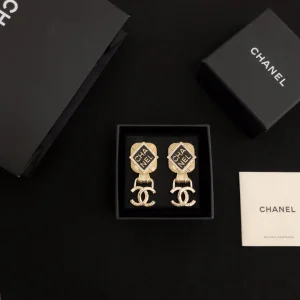 Luxury Womens Jewelry Chanel Earring Chanel Gold CC Drop Earring A39PP135 AA159880