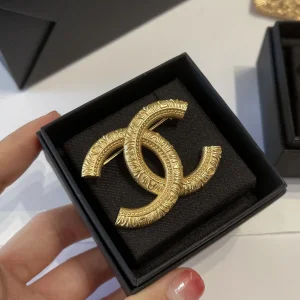 Luxury Womens Jewelry Chanel Brooch Chanel Vintage Gold CC Brooch A152PP120 AA161344
