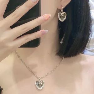 Luxury Womens Jewelry Chanel Earring Chanel Gold CC Heart Earring A152PP130 AA161327