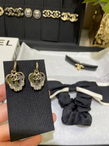 Luxury Womens Jewelry Chanel Earring Chanel Gold CC Heart Earring A152PP130 AA161327