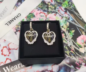 Luxury Womens Jewelry Chanel Earring Chanel Gold CC Heart Earring A152PP130 AA161327