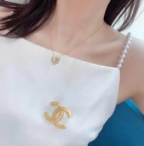 Luxury Womens Jewelry Chanel Brooch Chanel Gold CC Brooch A39PP130 AA161571