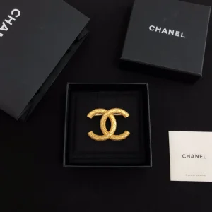 Luxury Womens Jewelry Chanel Brooch Chanel Gold CC Brooch A39PP130 AA161571