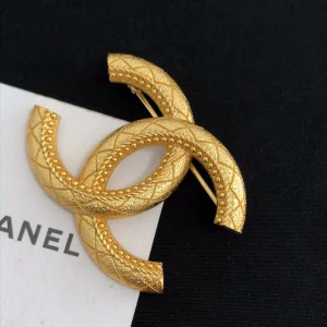 Luxury Womens Jewelry Chanel Brooch Chanel Gold CC Brooch A39PP130 AA161571