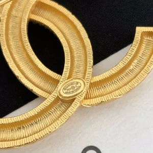Luxury Womens Jewelry Chanel Brooch Chanel Gold CC Brooch A39PP130 AA161571