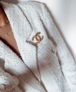 Luxury Womens Jewelry Chanel Brooch Chanel Gold CC Brooch A39PP130 AA161572