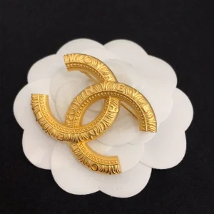 Luxury Womens Jewelry Chanel Brooch Chanel Gold CC Brooch A39PP130 AA161572