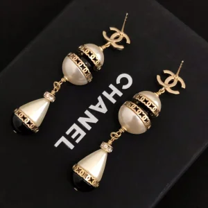 Luxury Womens Jewelry Chanel Earring Chanel Crystal CC Drop Earring A39PP140 AA161578