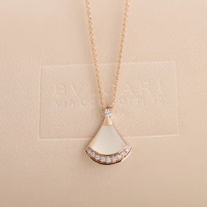 Luxury Womens Jewelry Bvlgari Divas Dream Necklace in White A205PP300 AA162337