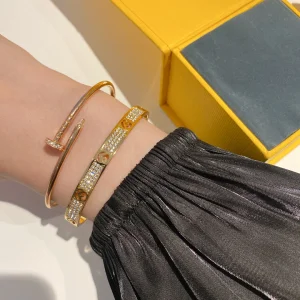 Luxury Womens Jewelry Fendi F IS Fendi Crystals Bracelet A152PP140 AA163256