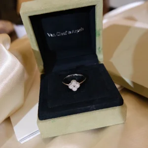 Luxury Womens Jewelry Van Cleef Arpels Sweet Alhambra Crystal Ring A152PP220 AA163838