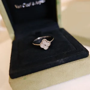 Luxury Womens Jewelry Van Cleef Arpels Sweet Alhambra Crystal Ring A152PP220 AA163838