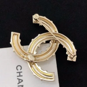 Luxury Womens Jewelry Chanel Brooch Chanel Crystals Gold CC Brooch A39PP140 AA167184
