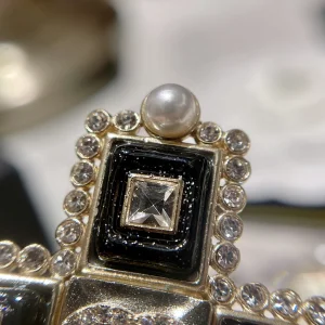 Luxury Womens Jewelry Chanel Brooch Chanel Crystals CC Cross Brooch A152PP150 AA168967