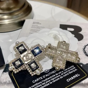 Luxury Womens Jewelry Chanel Brooch Chanel Crystals CC Cross Brooch A152PP150 AA168967
