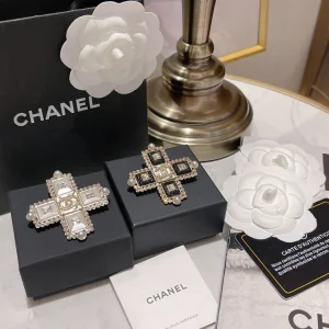 Luxury Womens Jewelry Chanel Brooch Chanel Crystals CC Cross Brooch A152PP150 AA168968