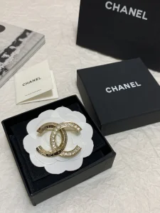 Luxury Womens Jewelry Chanel Brooch Chanel Gold Crystals CC Brooch A152PP110 AA168983