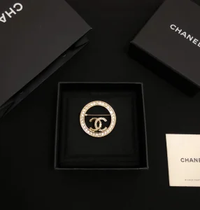 Luxury Womens Jewelry Chanel Brooch Chanel Crystal CC Round Brooch A39PP120 AA169163