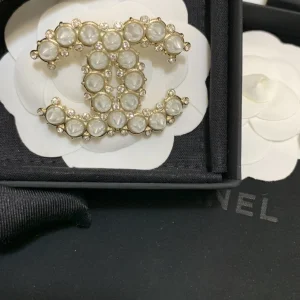 Luxury Womens Jewelry Chanel Brooch Chanel Diamonds CC Logo Brooch A152PP150 AA171977