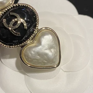 Luxury Womens Jewelry Chanel Brooch Chanel Gold CC Heart Brooch A152PP110 AA171971