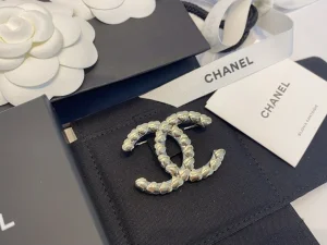 Luxury Womens Jewelry Chanel Brooch Chanel Metal CC Logo Brooch A39PP140 AA172262