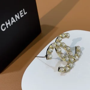 Luxury Womens Jewelry Chanel Brooch Chanel Diamonds CC Logo Brooch A205PP160 AA174140