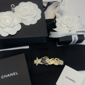 Luxury Womens Jewelry Chanel Hair Clip Chanel Gold Charms Hair Clip A39PP150 AA174176