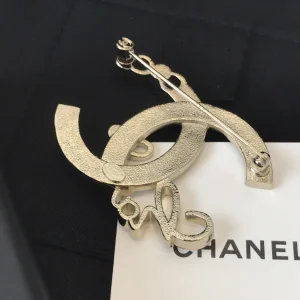 Replica Womens Jewelry Chanel Brooch Chanel Gold CC Monogram Brooch A39PP130 AA175211