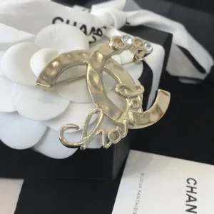 Replica Womens Jewelry Chanel Brooch Chanel Gold CC Monogram Brooch A39PP130 AA175211
