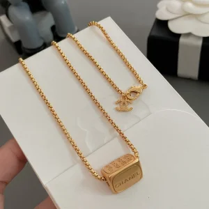 Luxury Womens Jewelry Chanel Vintage Coco Pendant Necklaces in Gold A152PP150 AA176069