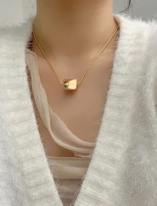 Luxury Womens Jewelry Chanel Vintage Coco Pendant Necklaces in Gold A152PP150 AA176069