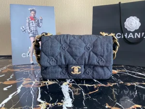 Chanel 2022 Quilted CC Logo Flap Bag Black 
